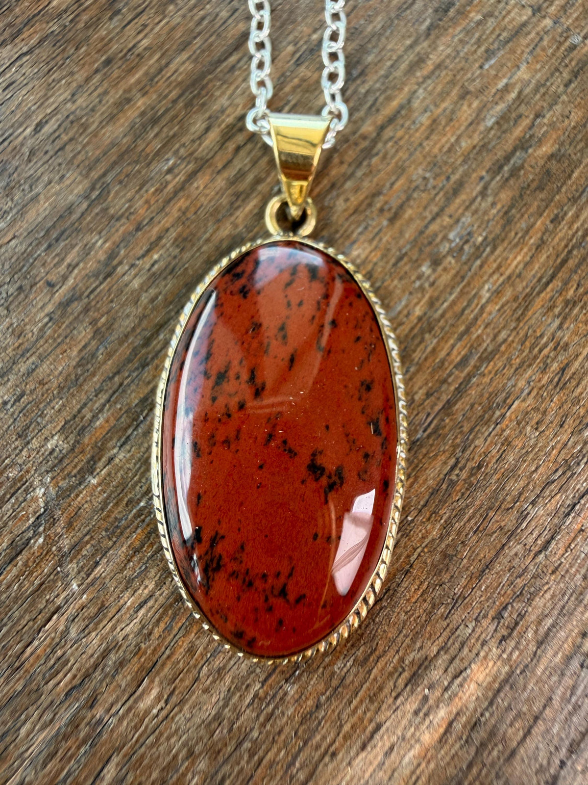 Vampire Queen Spirit Vessel Necklace for Beauty and Magnetism, Vampiric Blood-Sovereign Companion