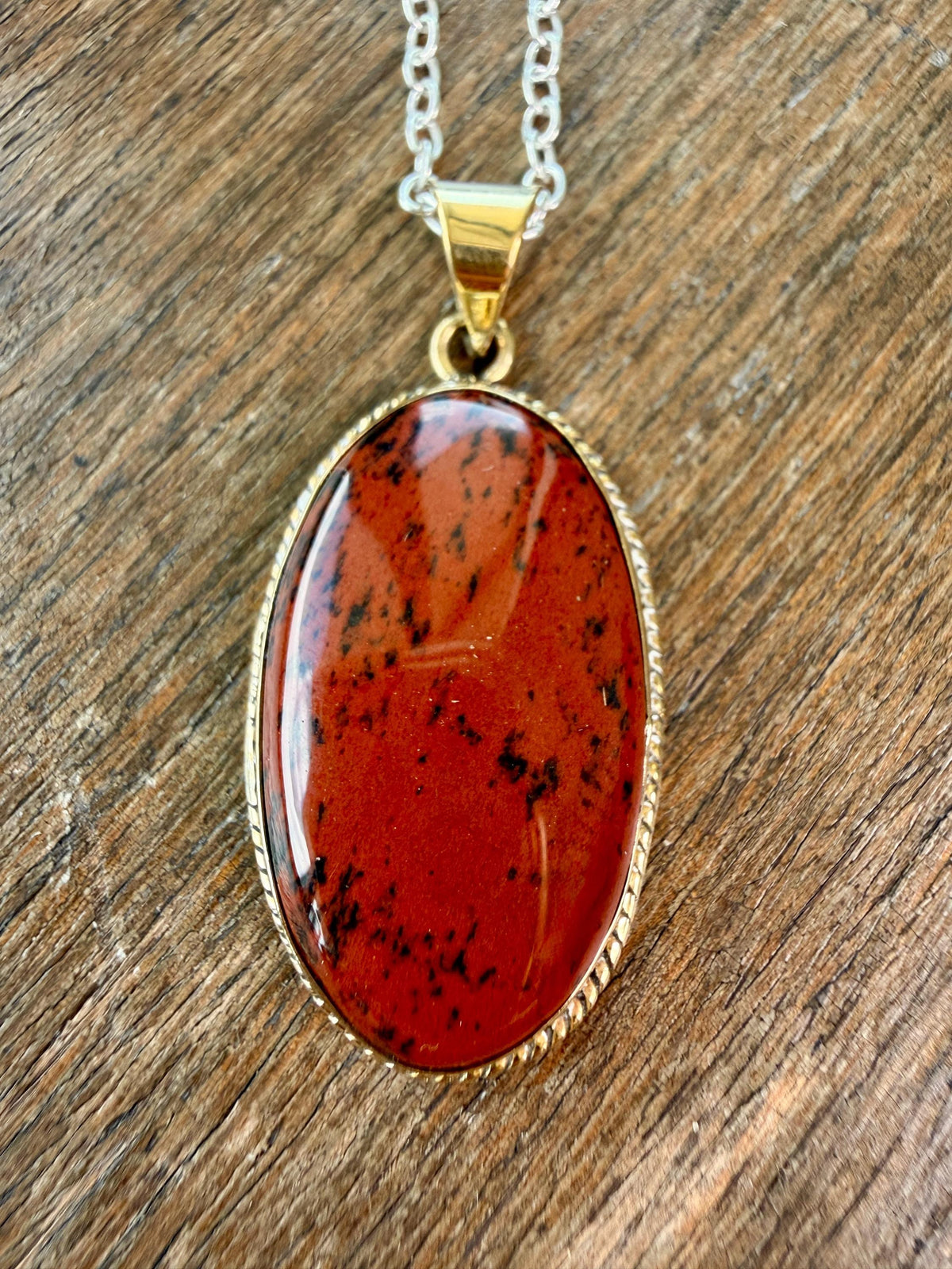 Vampire Queen Spirit Vessel Necklace for Beauty and Magnetism, Vampiric Blood-Sovereign Companion