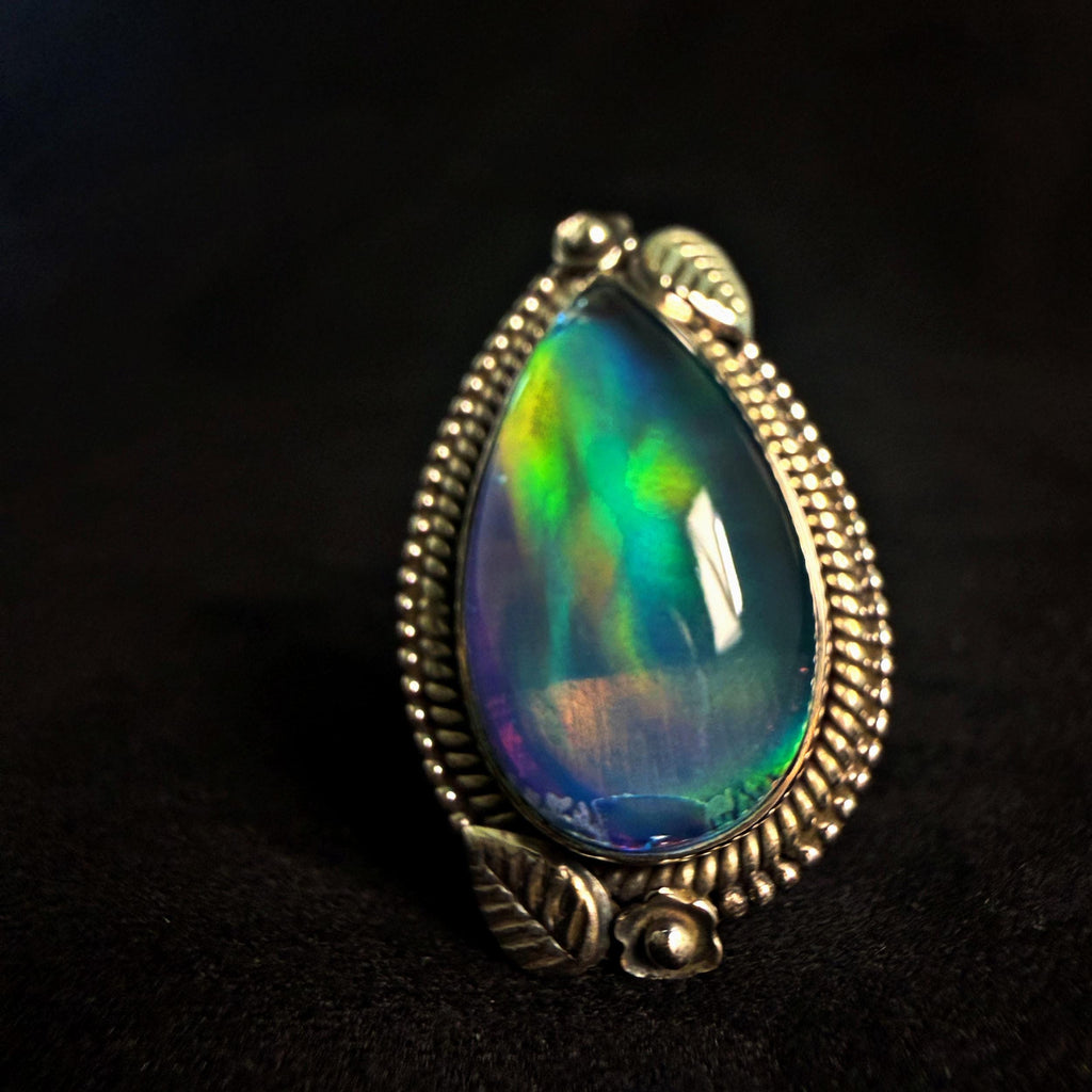 Meliora Vane Haunted Succubus Courtesan Spirit Companion - Glamour Magick and Influence Amulet