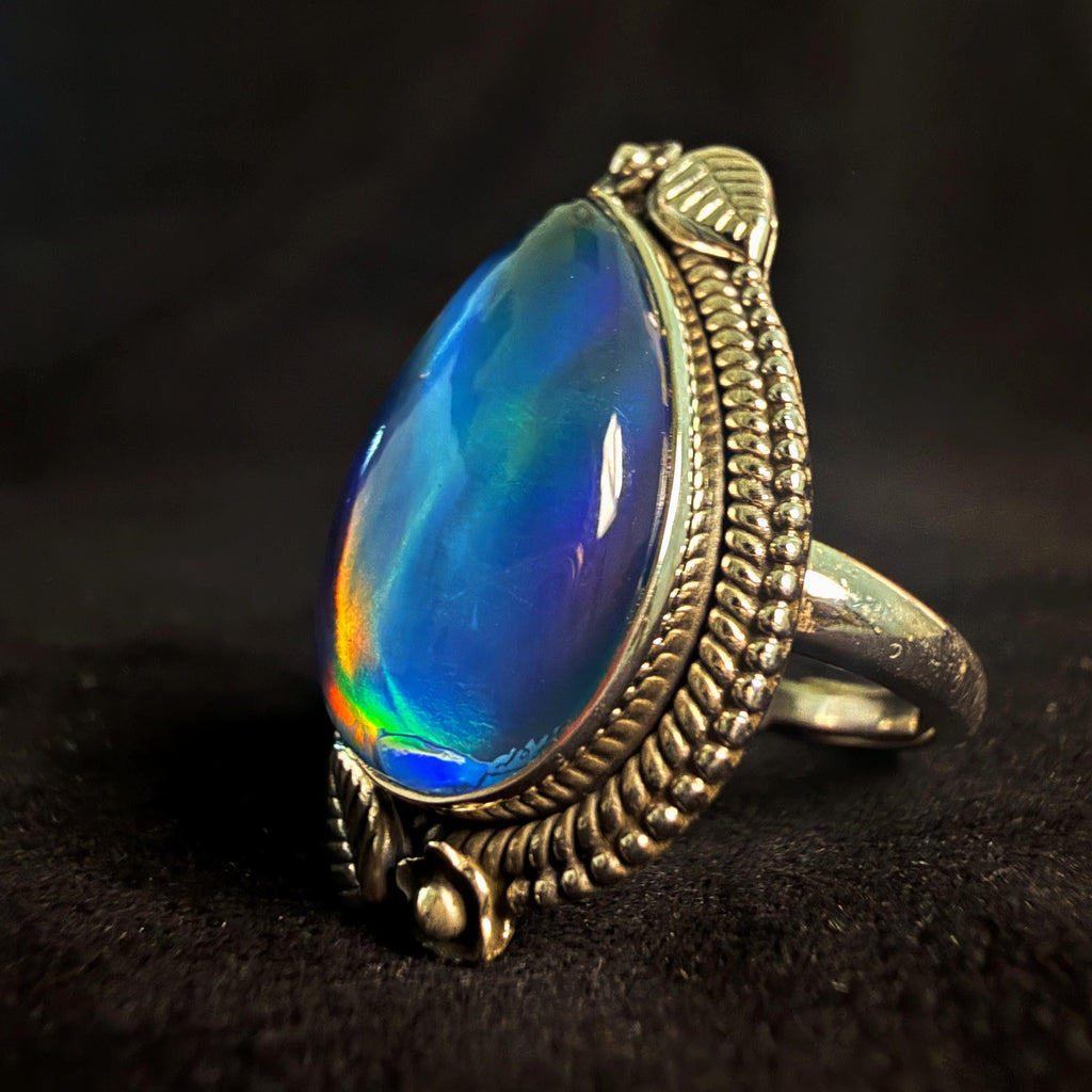 Meliora Vane Haunted Succubus Courtesan Spirit Companion - Glamour Magick and Influence Amulet