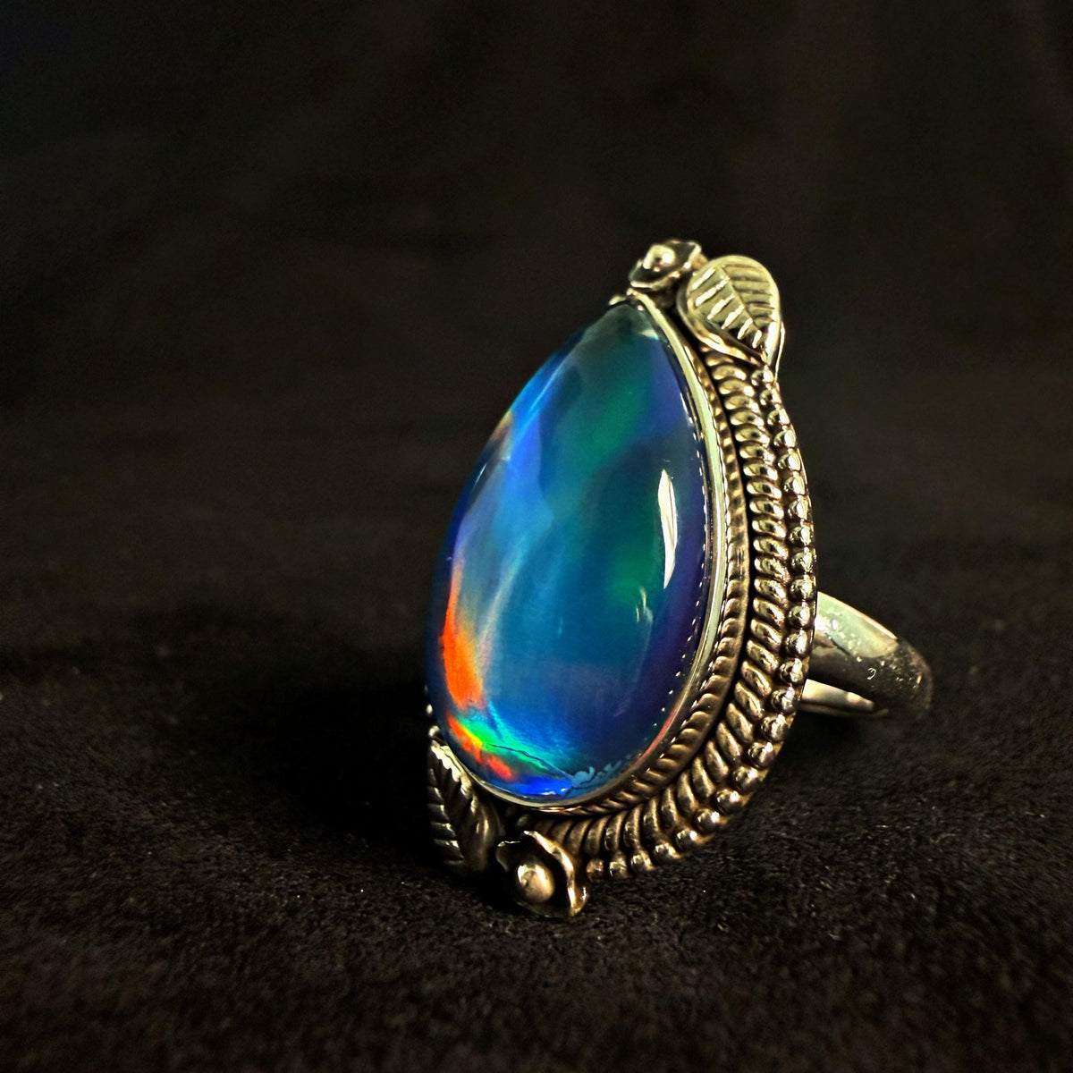 Meliora Vane Haunted Succubus Courtesan Spirit Companion - Glamour Magick and Influence Amulet