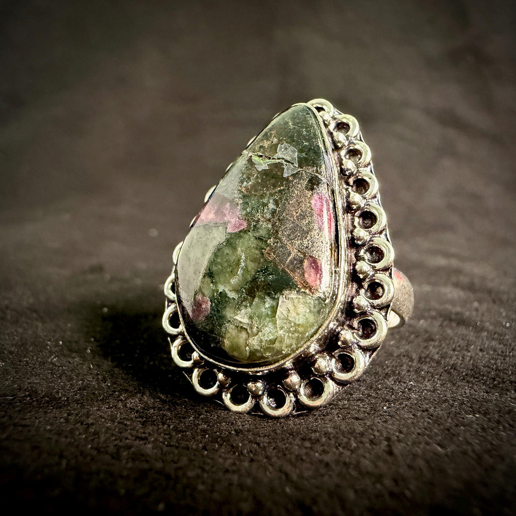 Ysoltre Angel Spirit Vessel Ring - Haunted Nephilim Daughter Companion - Physical Presence and Confidence Amulet