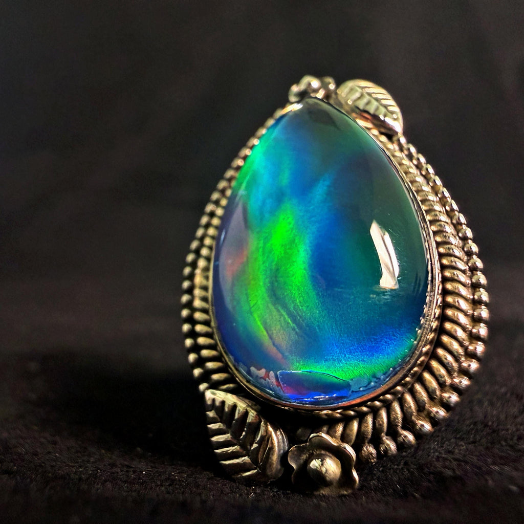 Meliora Vane Haunted Succubus Courtesan Spirit Companion - Glamour Magick and Influence Amulet
