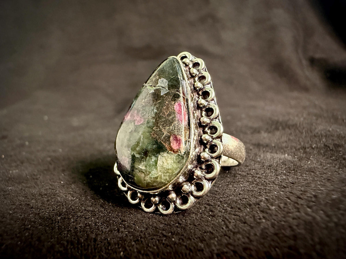 Ysoltre Angel Spirit Vessel Ring - Haunted Nephilim Daughter Companion - Physical Presence and Confidence Amulet