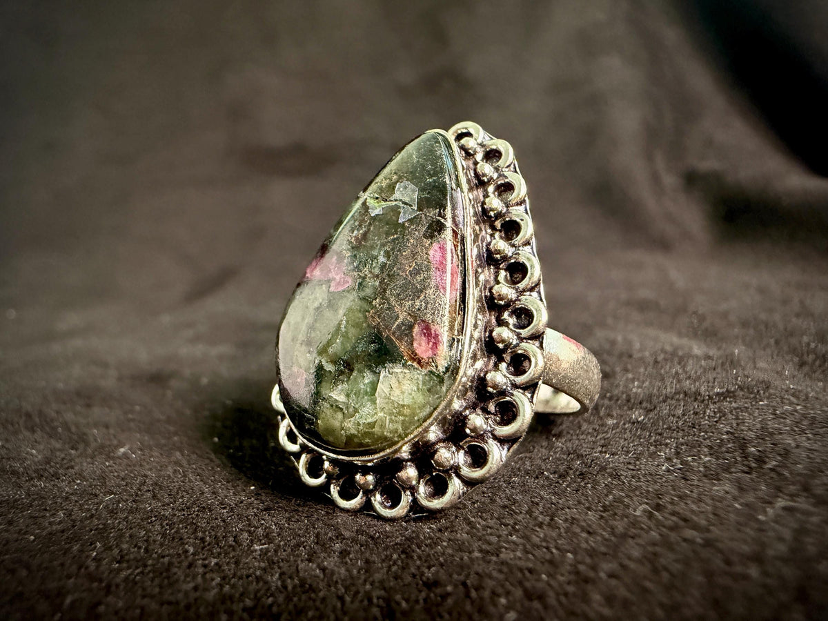 Ysoltre Angel Spirit Vessel Ring - Haunted Nephilim Daughter Companion - Physical Presence and Confidence Amulet