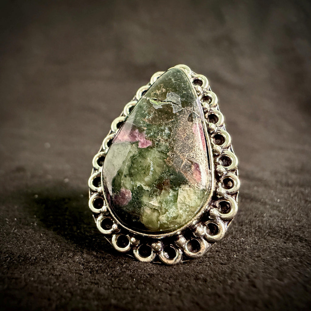 Ysoltre Angel Spirit Vessel Ring - Haunted Nephilim Daughter Companion - Physical Presence and Confidence Amulet